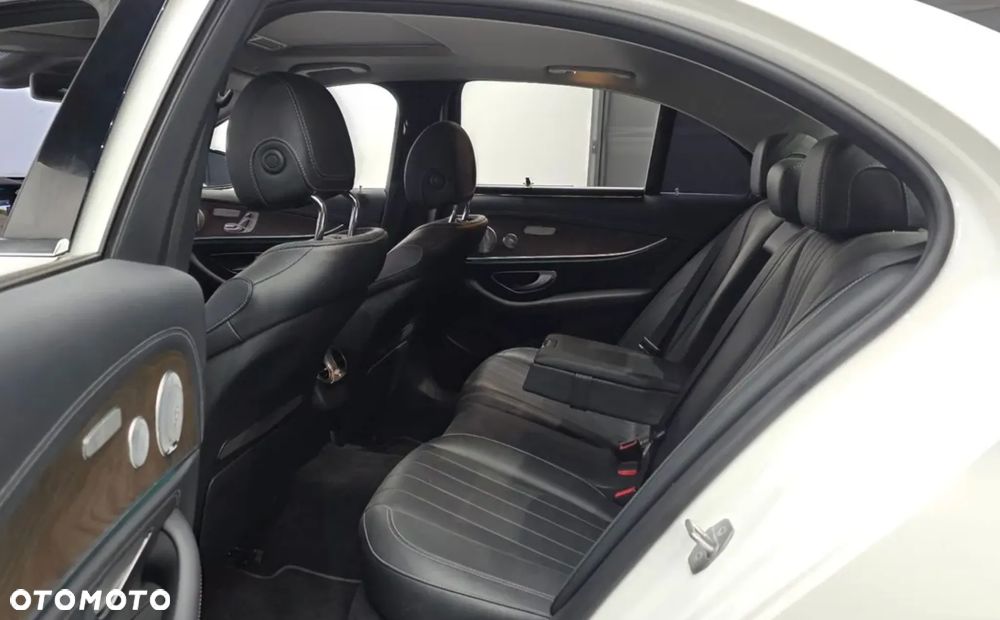 Mercedes-Benz Klasa E 300 9G-TRONIC Exclusive - 18