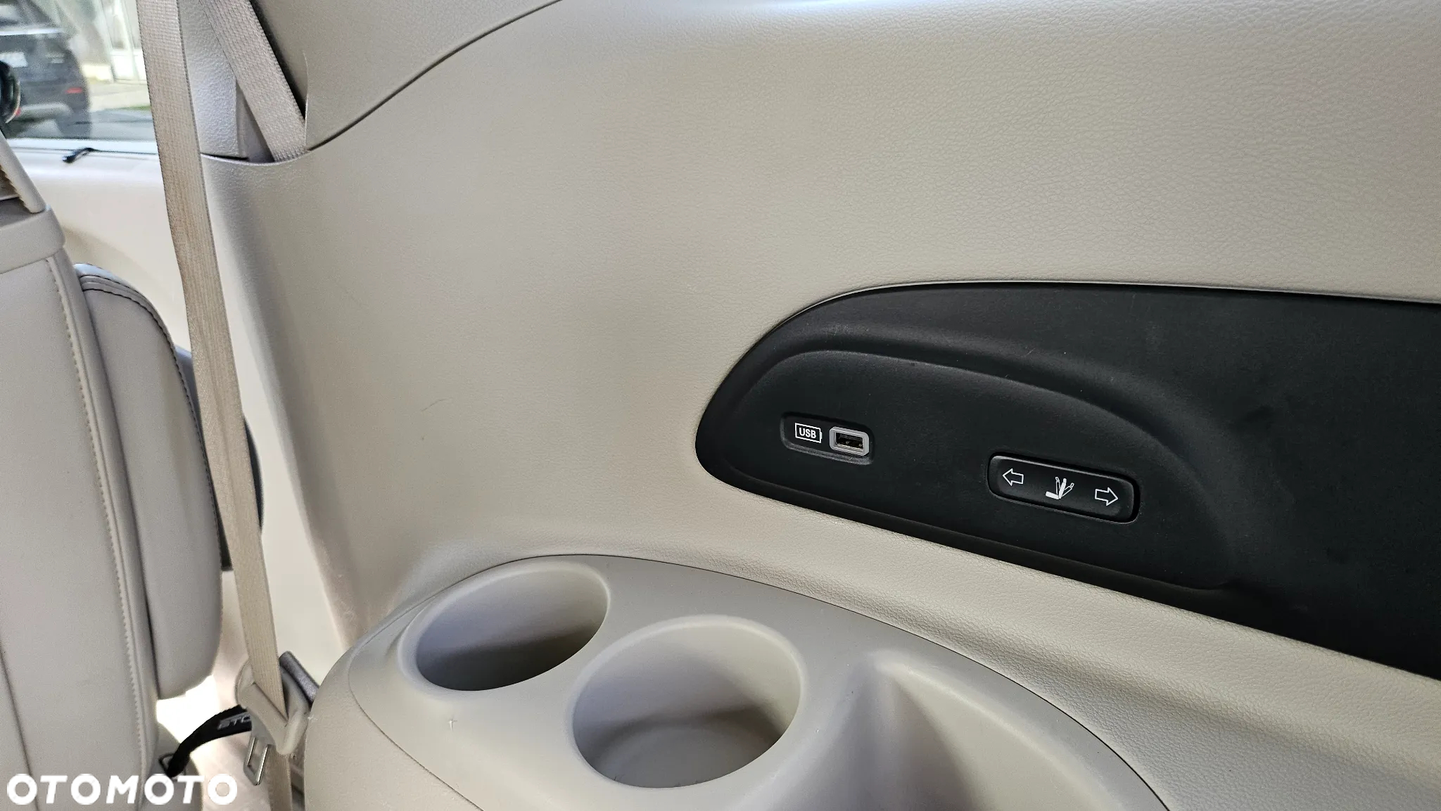 Chrysler Pacifica - 4