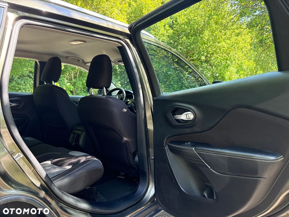 Jeep Cherokee 2.0 MJD Active Drive I Longitude - 36