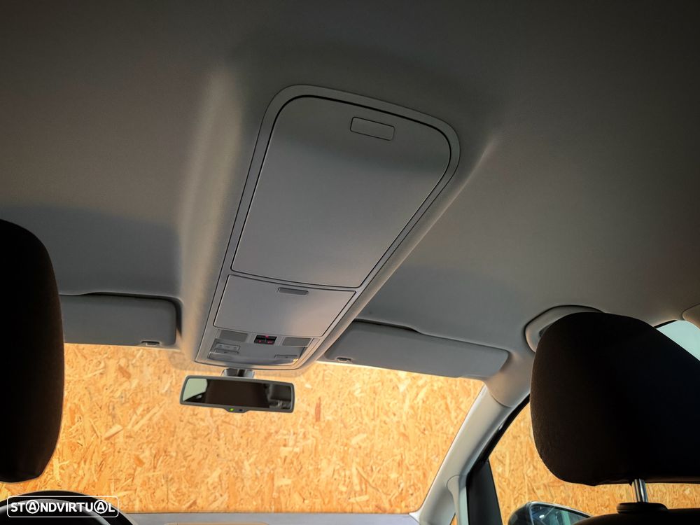 VW Touran 1.2 TSi Confortline 5L - 36