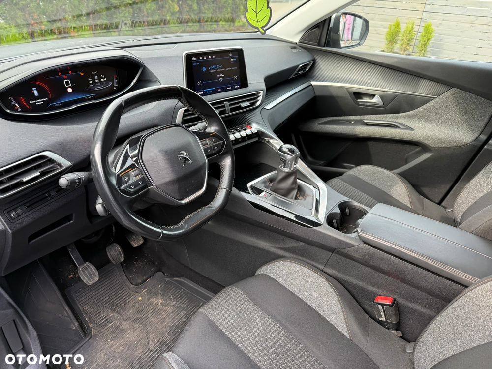 Peugeot 3008 PureTech 130 Stop & Start GPF Allure - 17