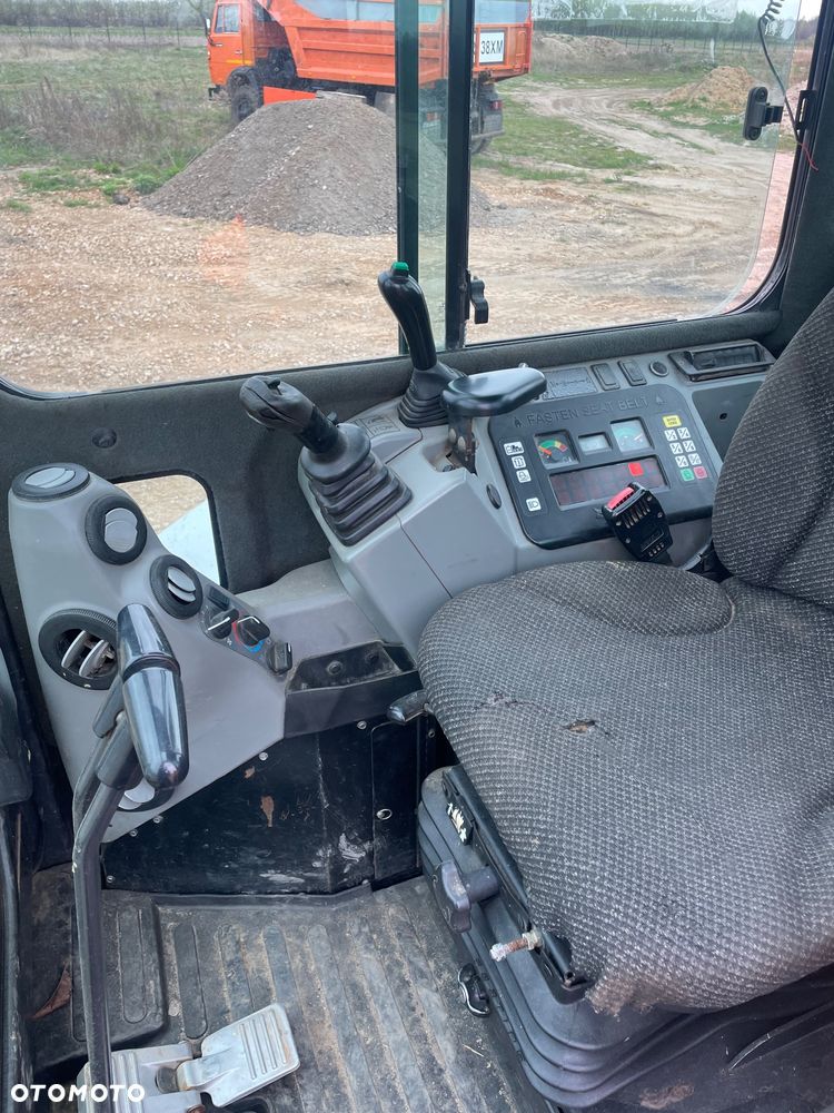 Bobcat E32 - 10