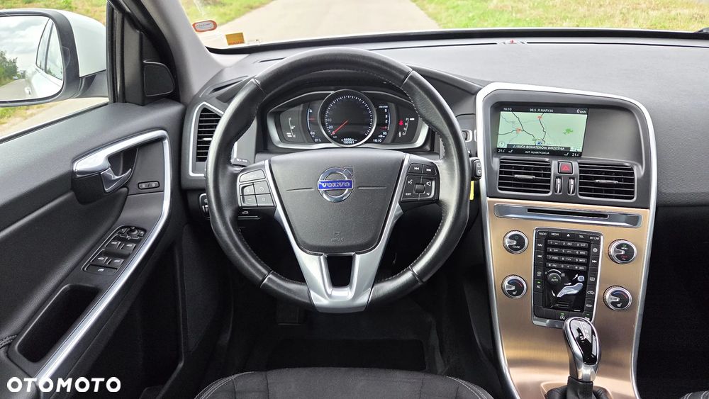 Volvo XC 60 D3 Geartronic Momentum - 16