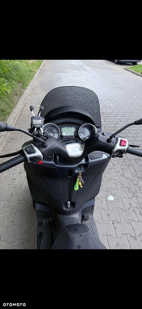 Piaggio MP-3 - 11