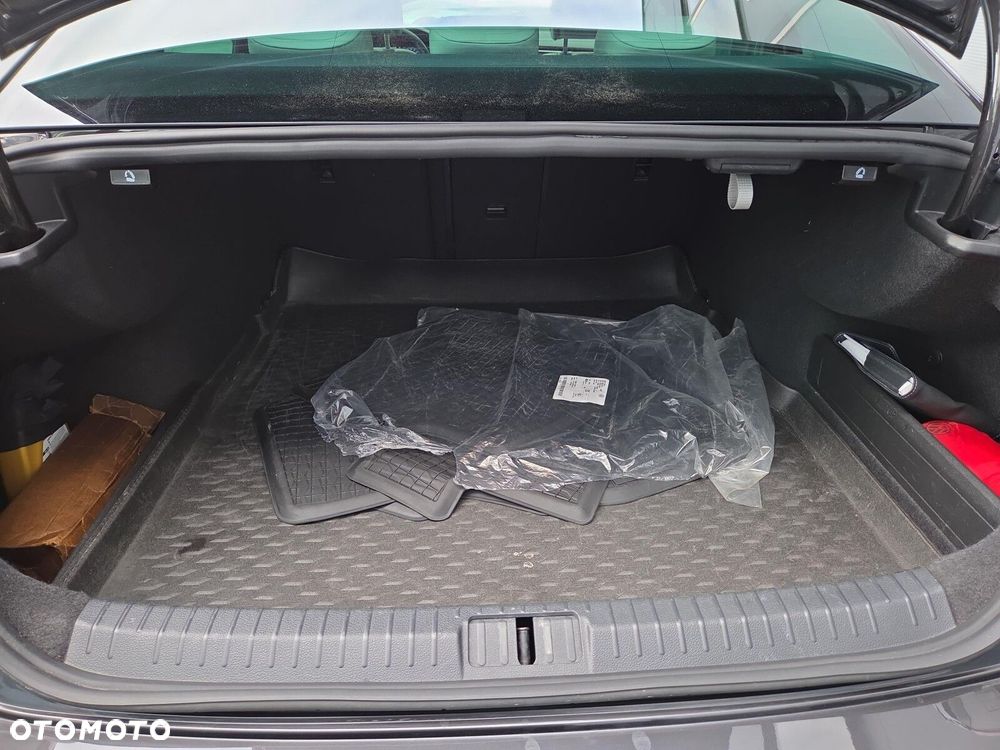 Volkswagen Passat 2.0 TDI Elegance DSG - 32