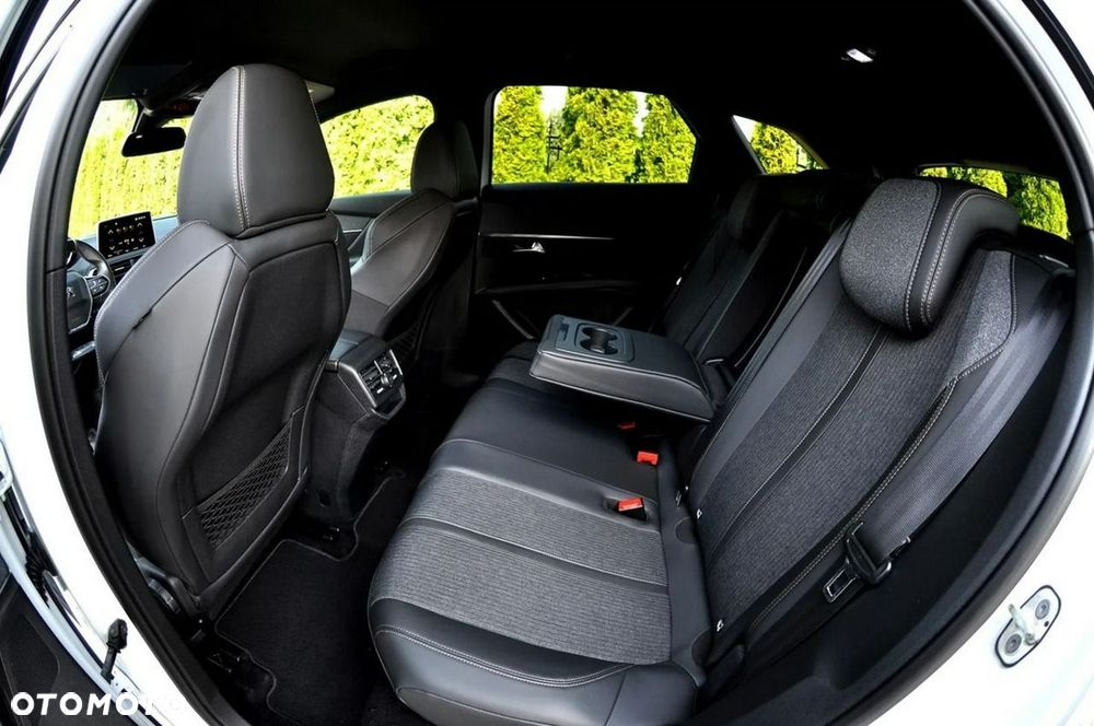 Peugeot 3008 1.2 PureTech Allure S&S - 23