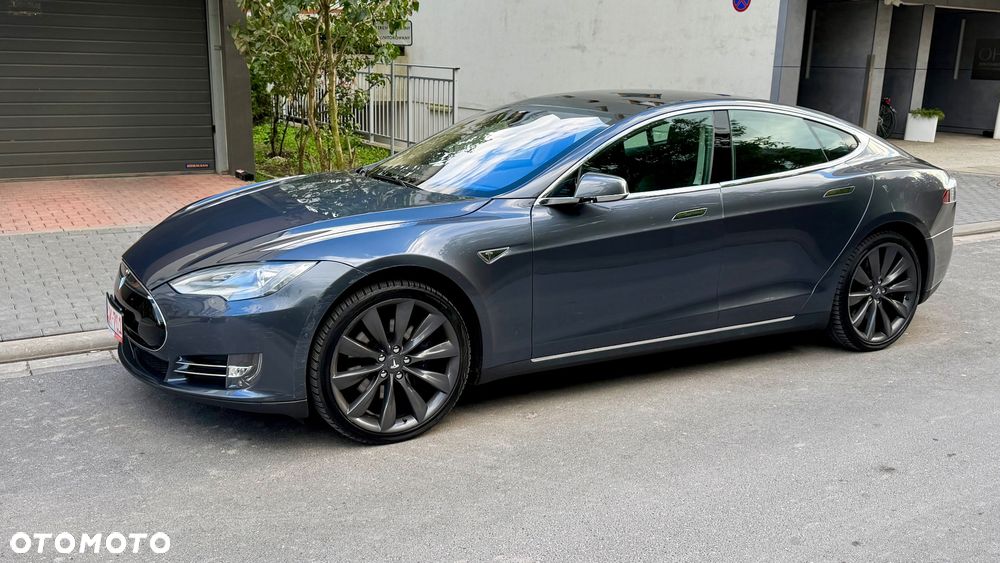 Tesla Model S - 13