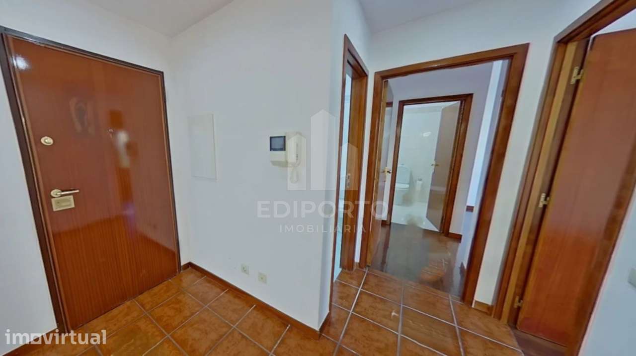 Apartamento T2 de 2 Frentes Totalmente Renovado com Lugar de Garagem – - Grande imagem: 5/27