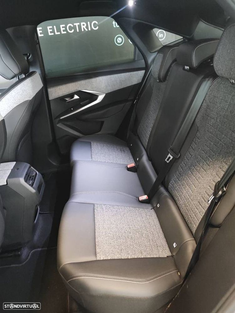 Peugeot E-3008 73 kWh Allure - 9