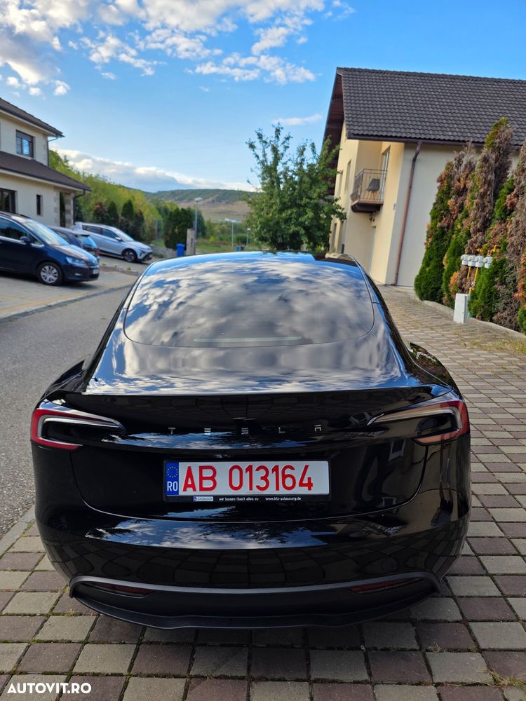 Tesla Model 3 - 8