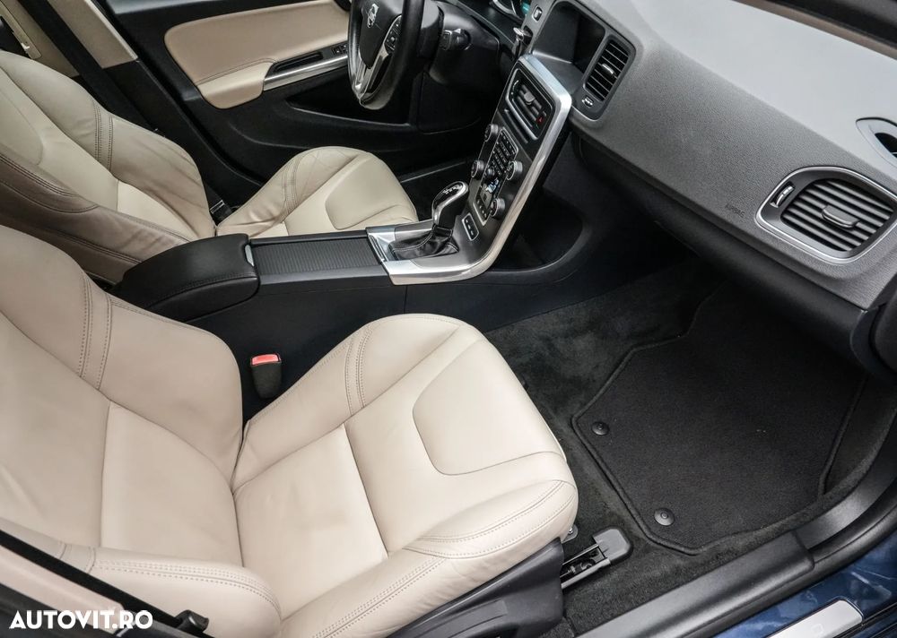 Volvo V60 D5 Summum - 13