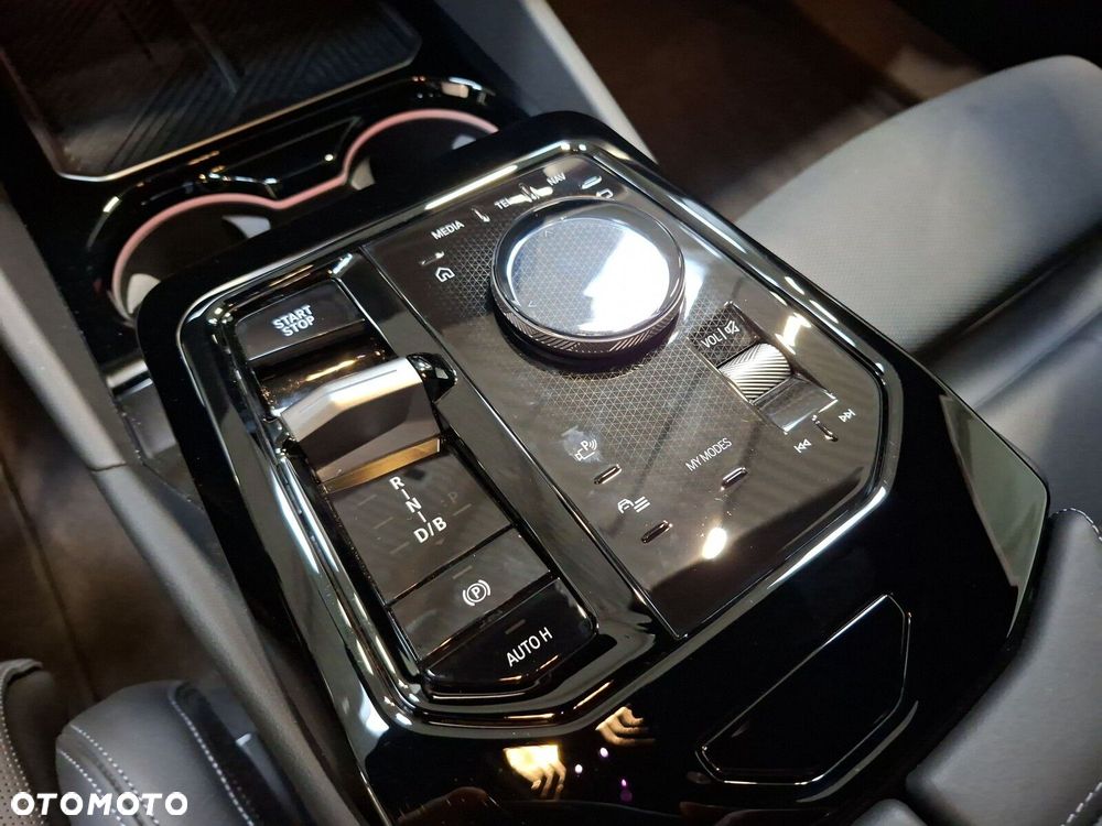 BMW i5 - 11