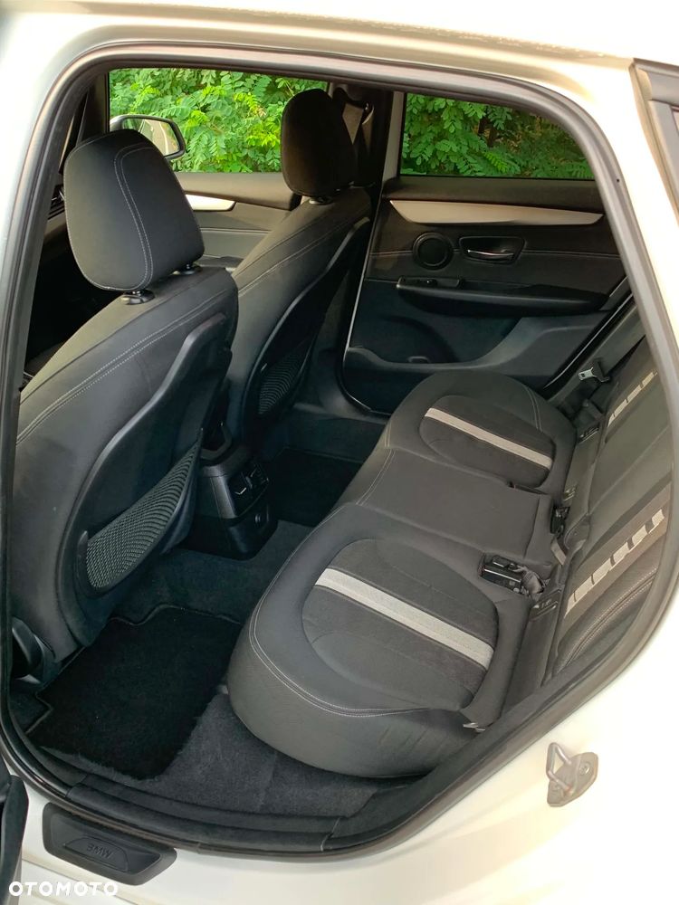 BMW Seria 2 218d - 16