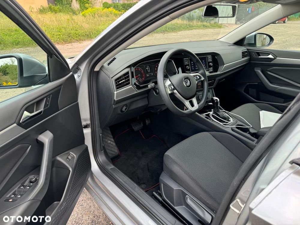 Volkswagen Jetta - 6