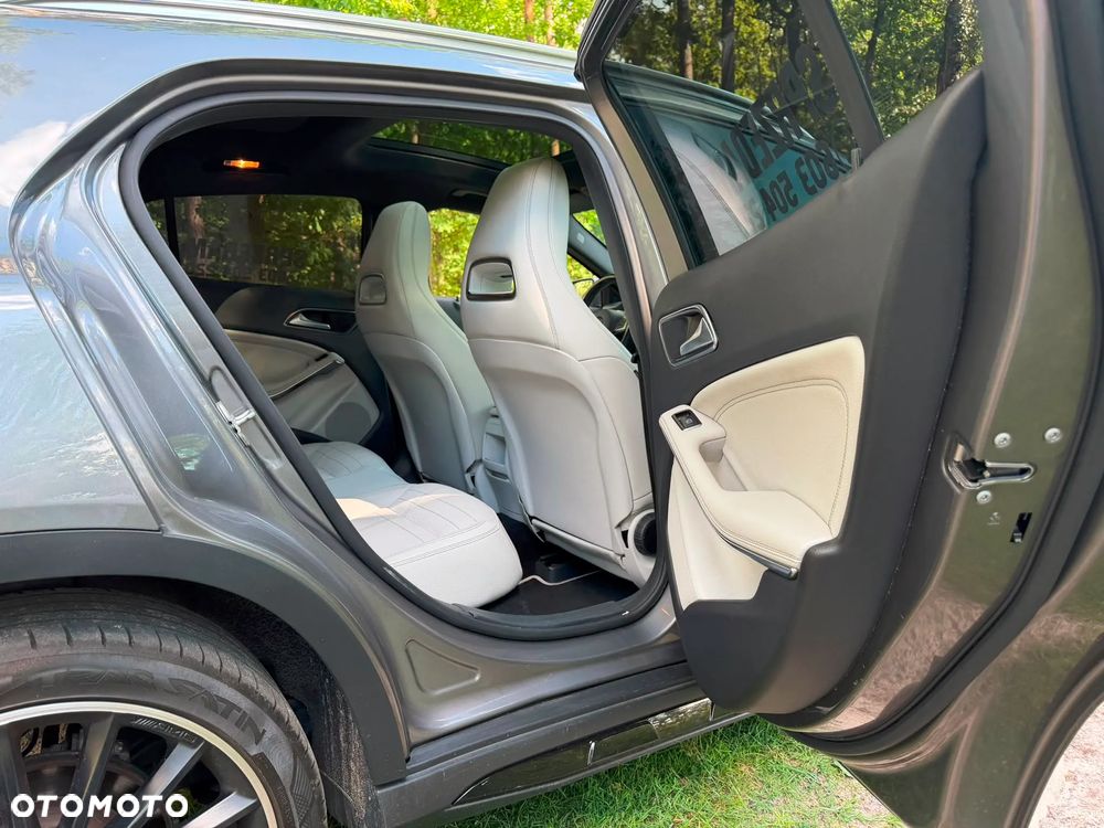 Mercedes-Benz GLA 220 d 4-Matic AMG Line - 19