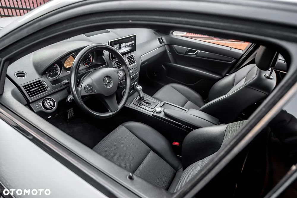 Mercedes-Benz Klasa C 200 T (BlueEFFICIENCY) 7G-TRONIC Elegance - 16