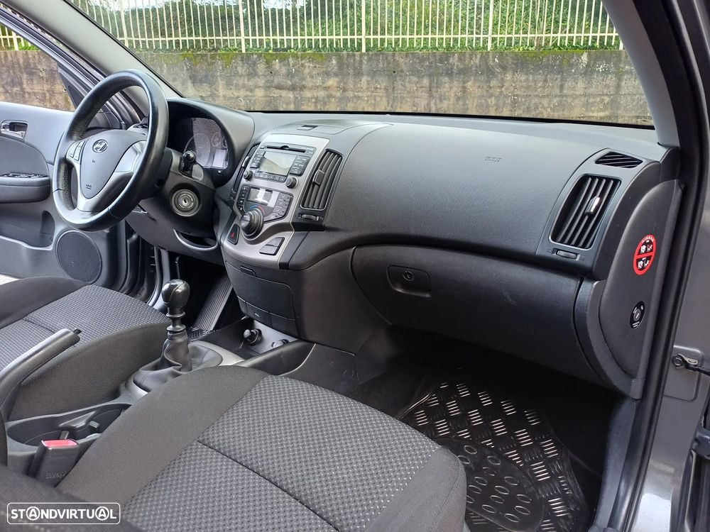 Hyundai i30 CW 1.6 CRDi Comfort - 32