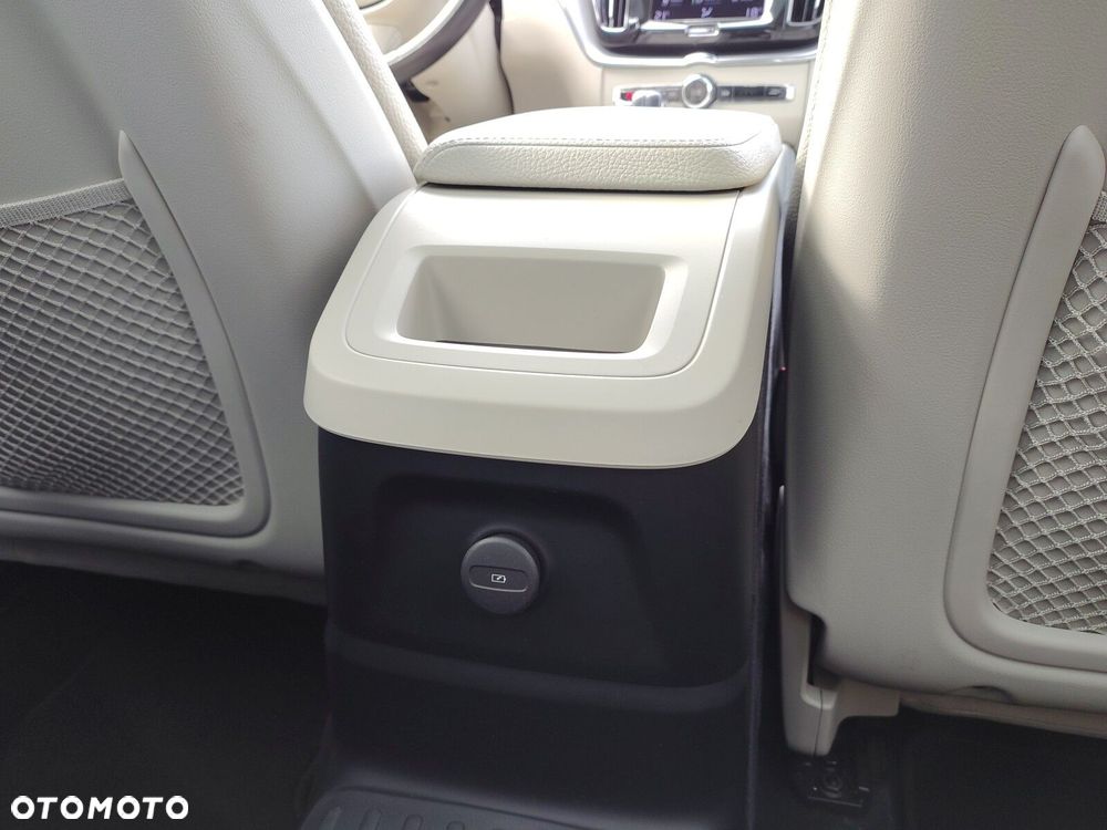 Volvo XC 60 - 24
