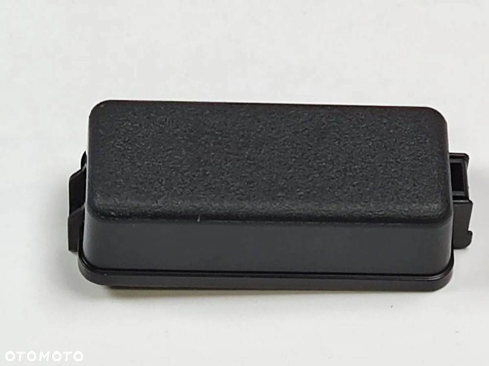 MITSUBISHI OUTLANDER PHEV 20-22r Pokrywa Skrzynki Bezpieczników - 2