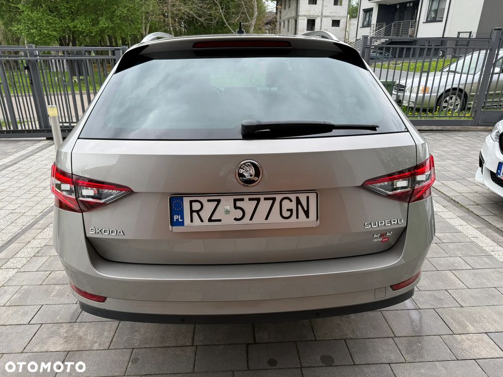 Skoda Superb 2.0 TDI SCR 4x4 L&K DSG - 4