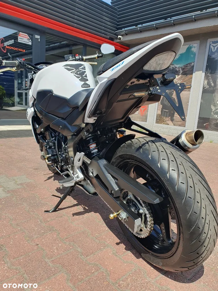 Suzuki GSR - 3