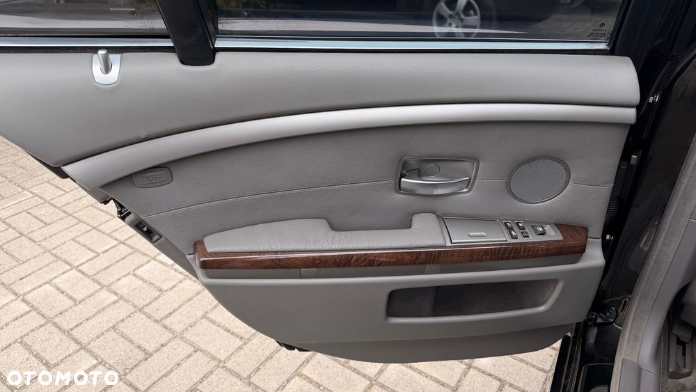BMW Seria 7 740i - 17