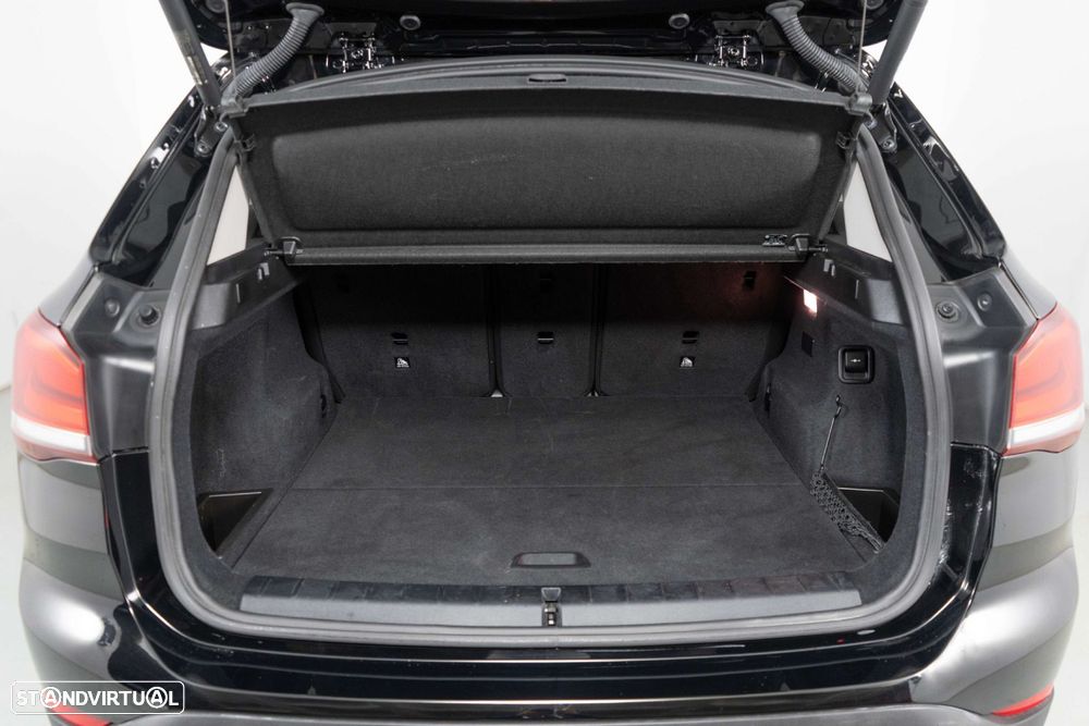 BMW X1 25 e xDrive Corporate Edition - 12