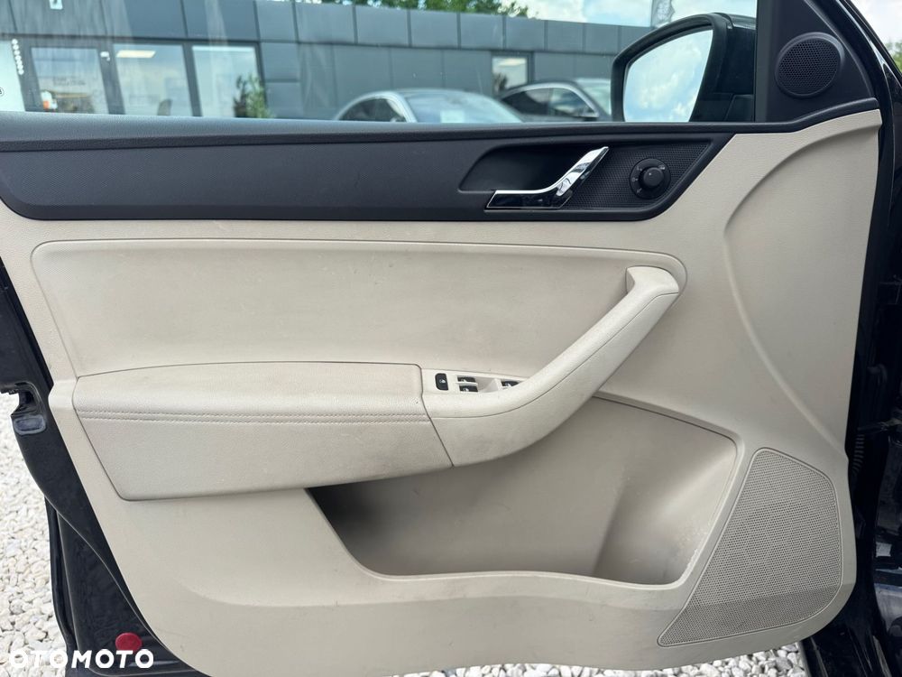 Skoda RAPID - 16