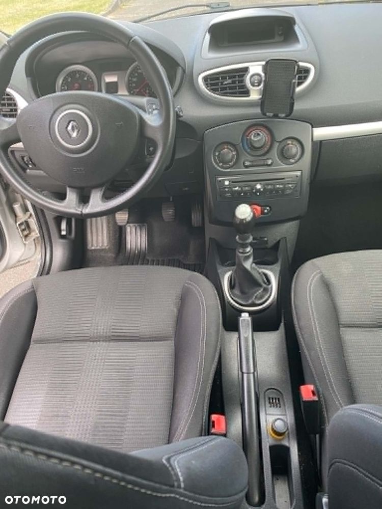 Renault Clio - 9