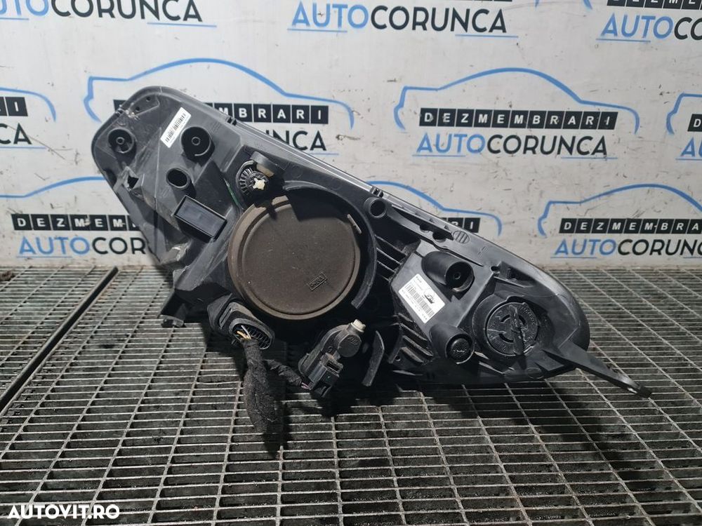 Far Dreapta Ford EcoSport II 2013 - 2017 SUV 4 Usi (1342) Fara xenon PRINDERE RUPTA - 3