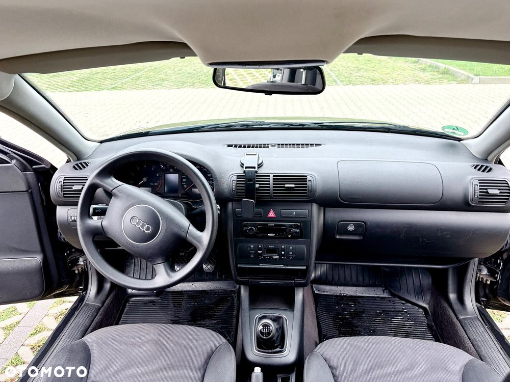 Audi A3 Sportback 1.6 Ambiente - 6