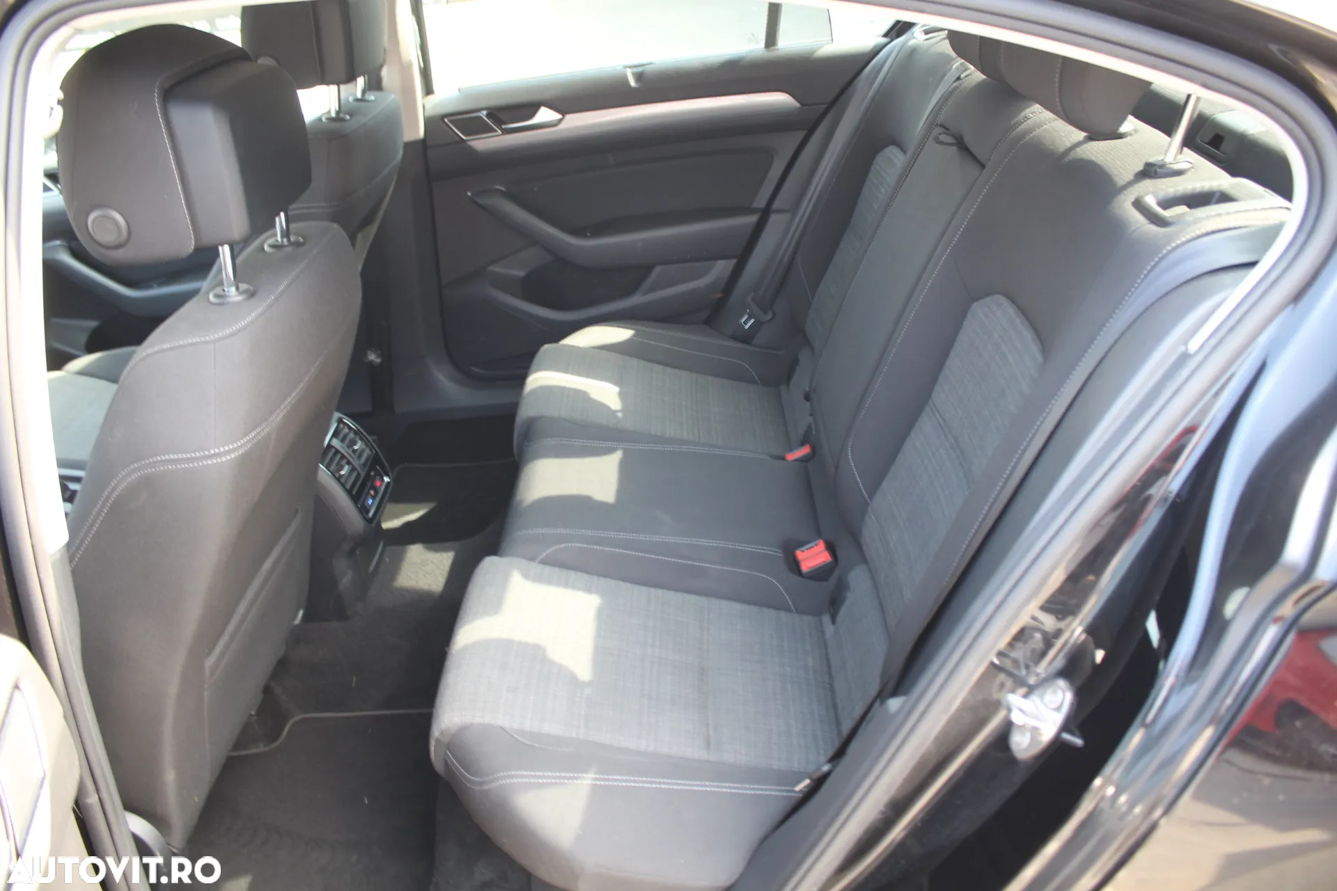 Volkswagen Passat 2.0 TDI (BlueMotion Technology) DSG Comfortline - 16