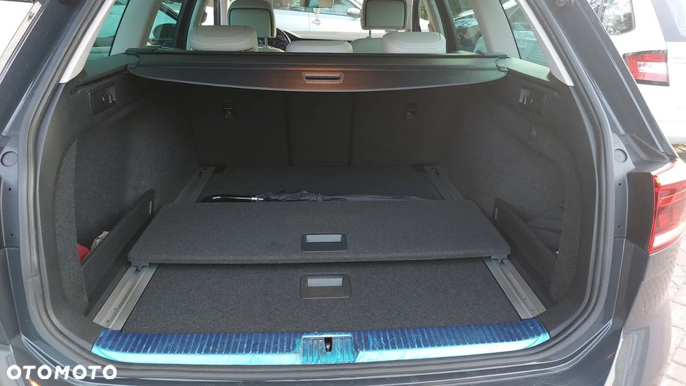 Volkswagen Passat 2.0 TDI EVO Elegance - 9