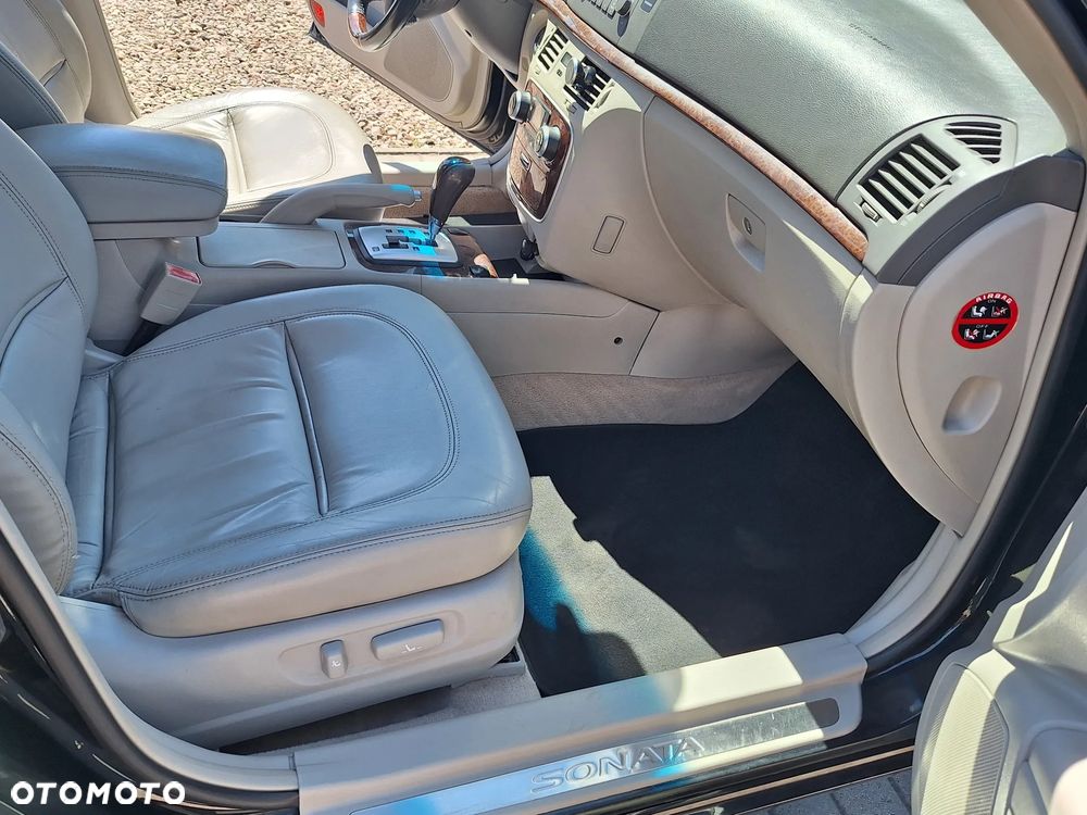 Hyundai Sonata 3.3 V6 GLS Prestige - 12