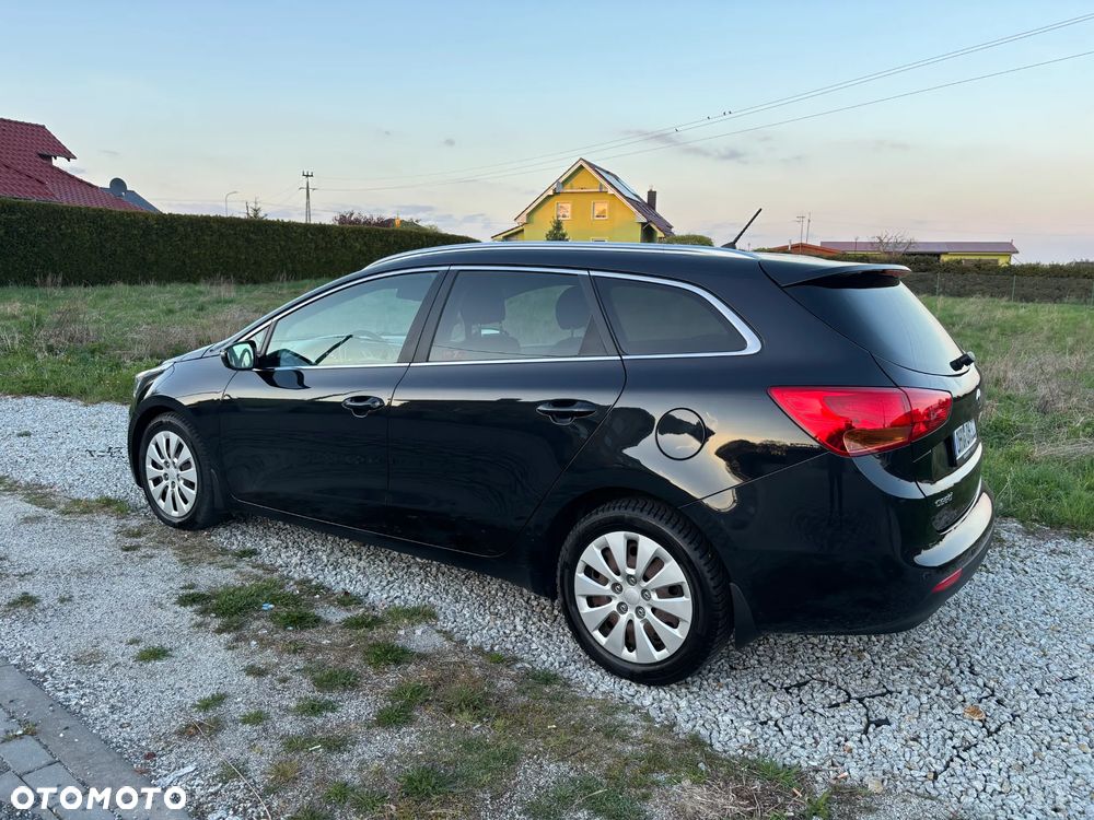 Kia Ceed 1.6 CRDi 128 Dream Team Edition - 14