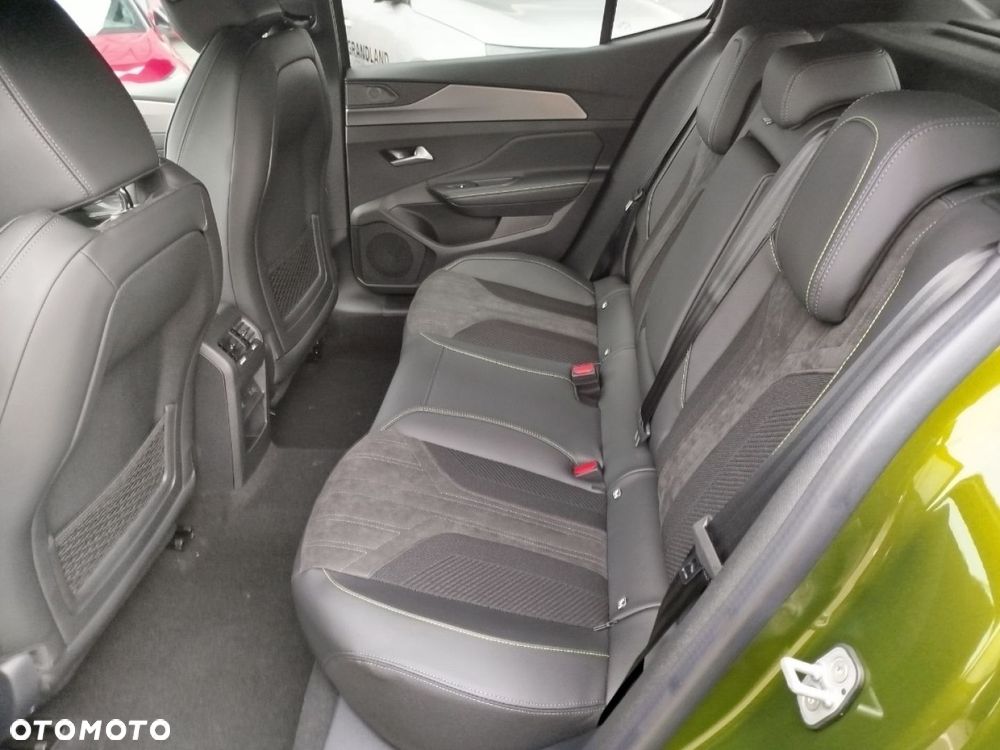 Peugeot 408 - 15