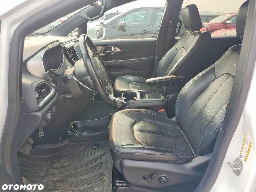 Chrysler Pacifica - 8
