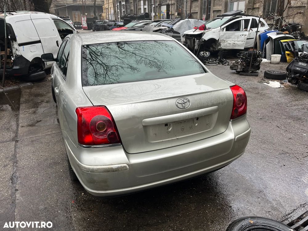 Dezmembrez Toyota Avensis 2005 bej auriu 2,2 diesel non facelift - 4