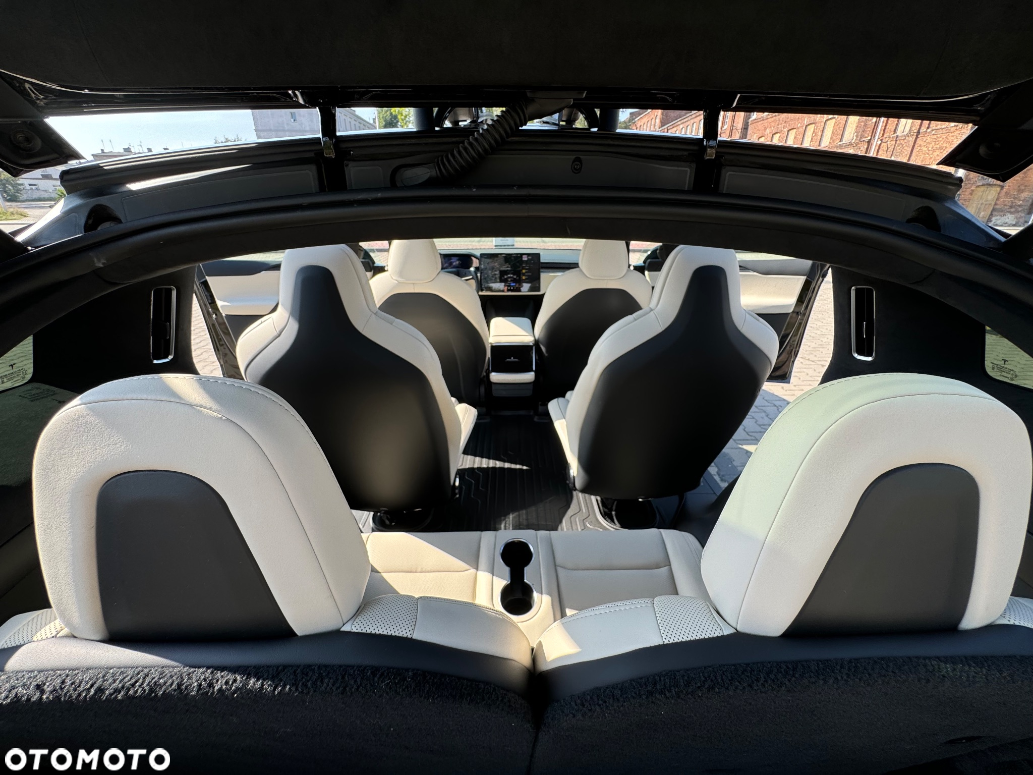 Tesla Model X Plaid - 30
