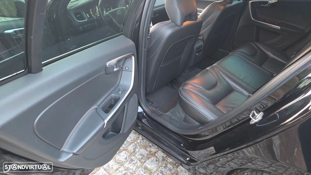 Volvo V60 D6 Plug-In-Hybrid AWD Geartronic Summum - 36