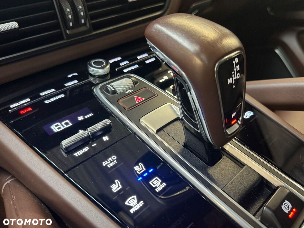 Porsche Cayenne - 23