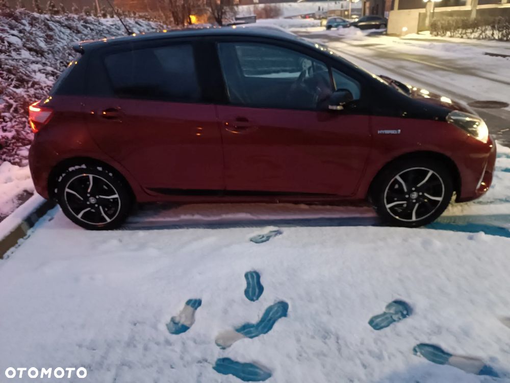 Toyota Yaris Hybrid 100 Selection - 4