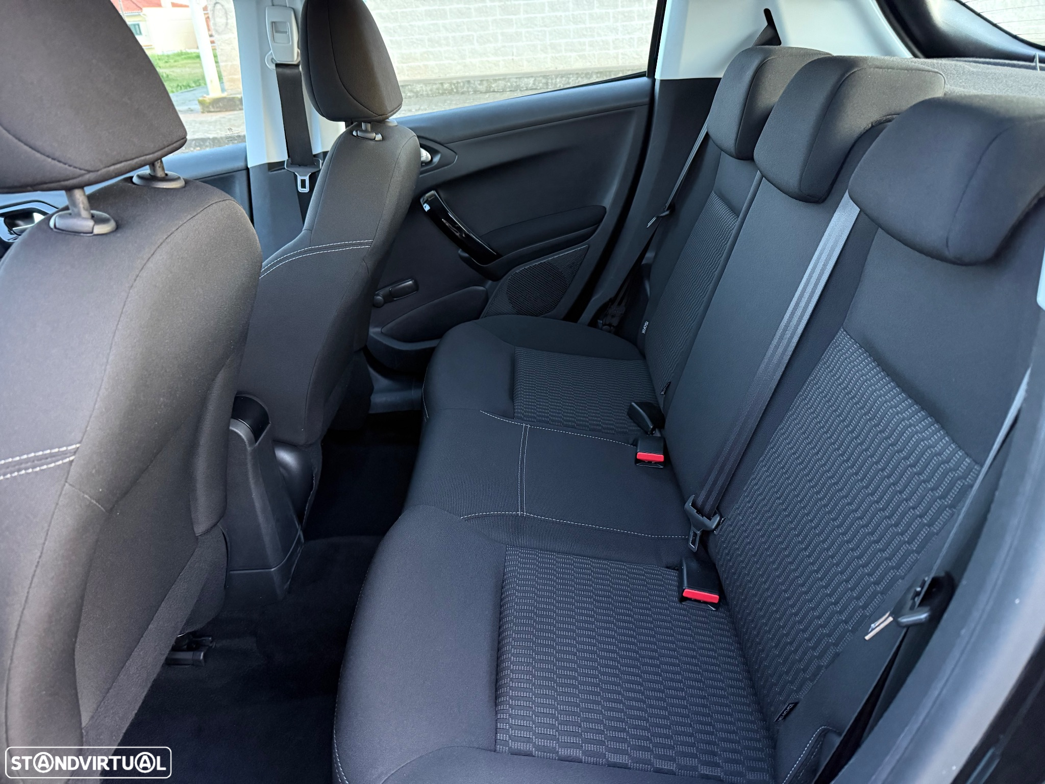 Peugeot 208 1.6 BlueHDi Style - 14
