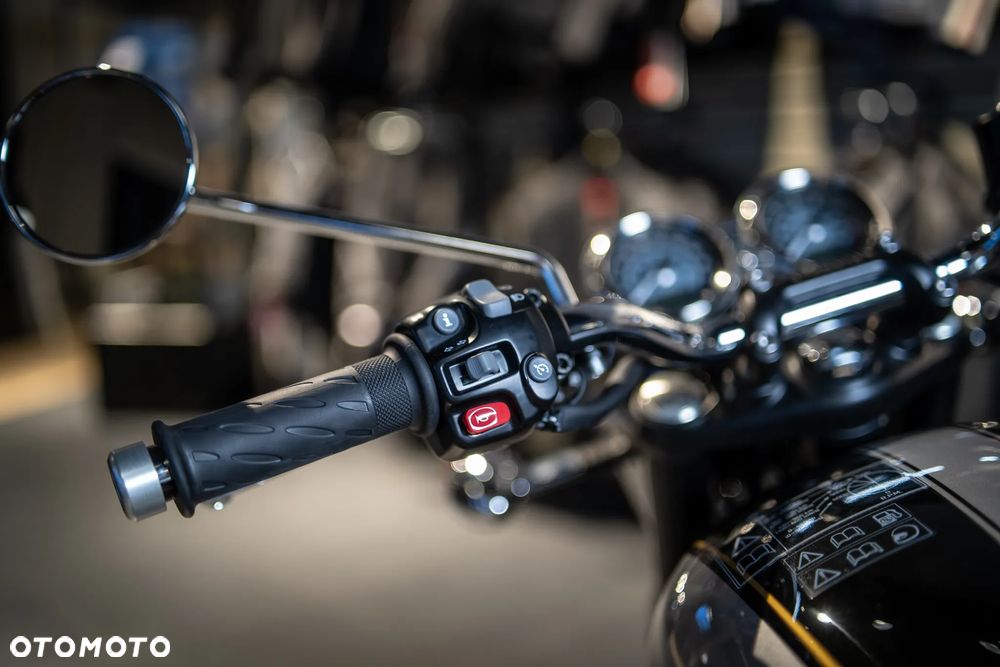 Triumph Bonneville - 6