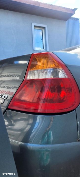 LAMPA PRAWA TYLNA CHRYSLER MODEL 300M 2002