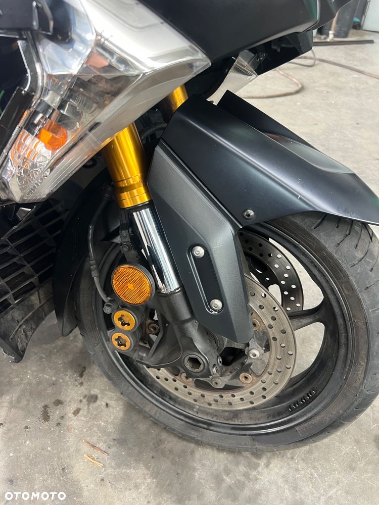 Yamaha Tmax - 10