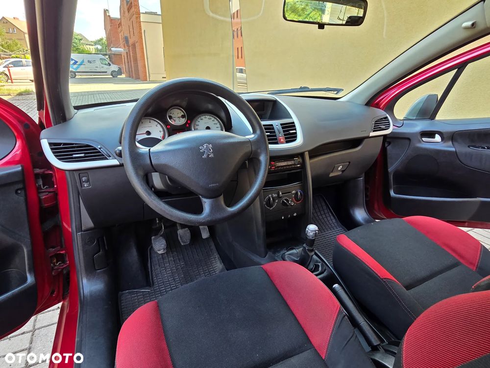 Peugeot 207 1.4 16V Presence - 21