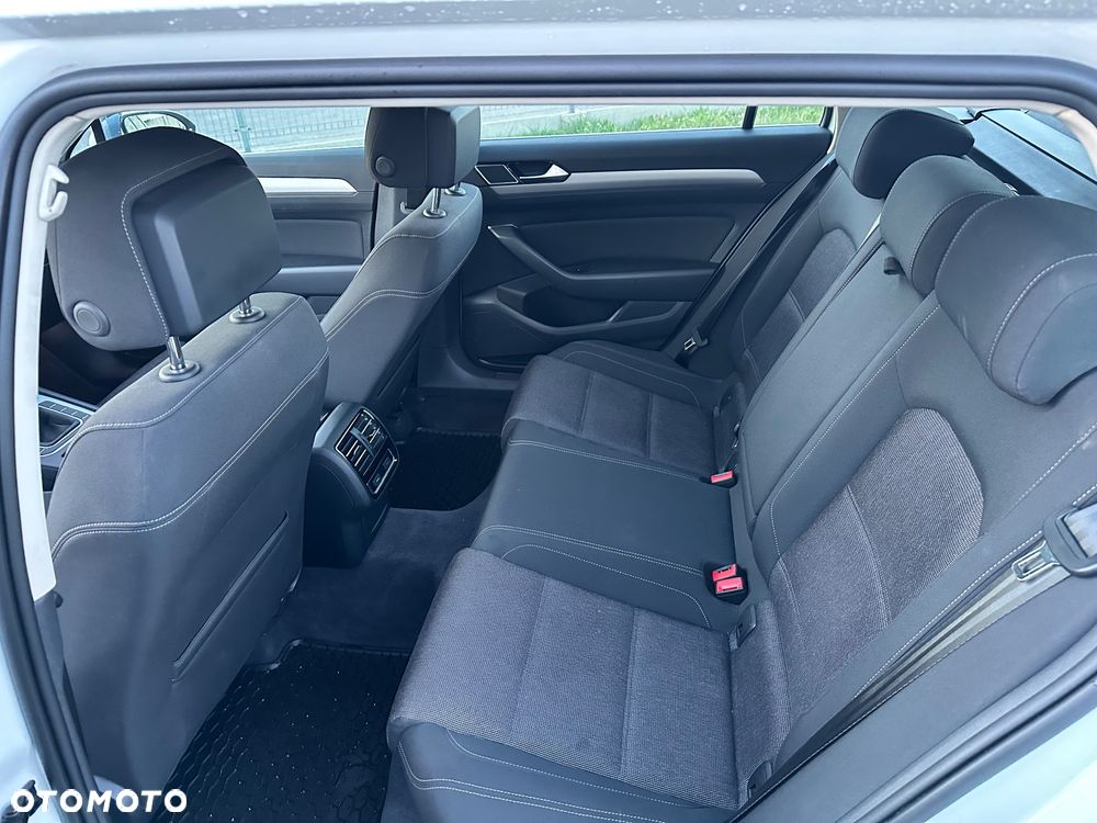 Volkswagen Passat 2.0 TDI SCR Comfortline - 14