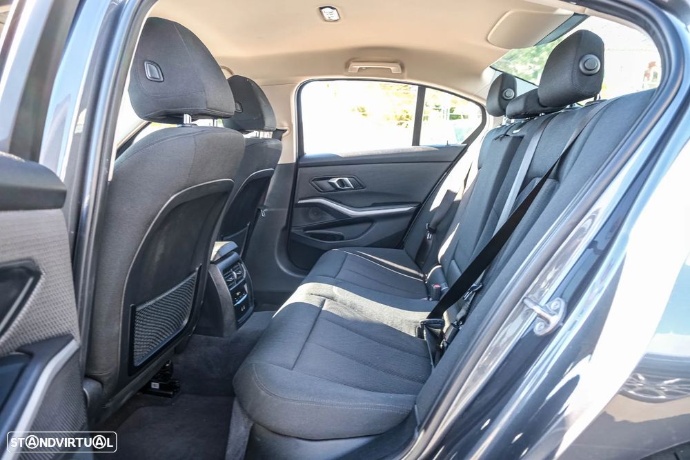 BMW 318 d Auto - 22
