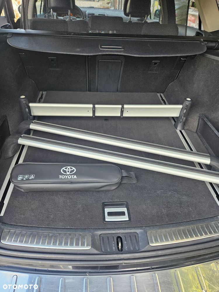 Toyota Avensis 1.8 Sol plus NAVI - 21